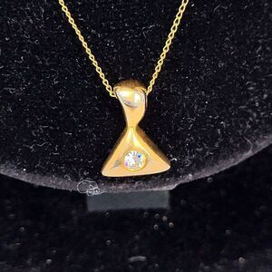 12k Gold Filled Triangular Pendant Necklace 18 in